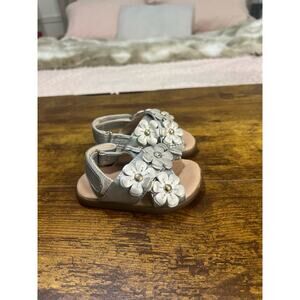 Ugg sz 2/3 toddler girl Allairey metallic Silver sandal 0896